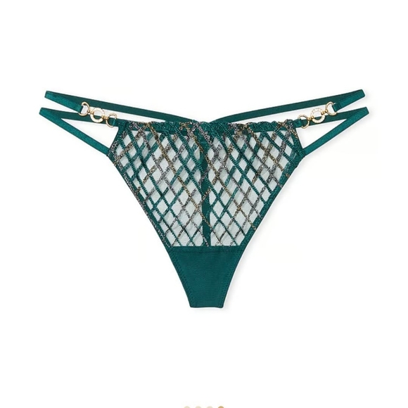 Very Sexy Low Cut Unlined Demi Bra & V-String - Picture 8 of 16